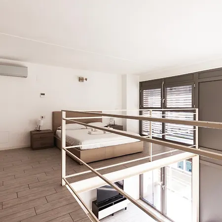 Youhosty - Bruno Maderna 17 Duplex Lägenhet