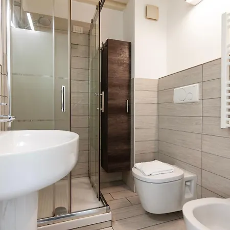 Youhosty - Bruno Maderna 17 Duplex Apartman *